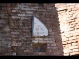 06756 ostia - regio i - insula ix - via del larario - schild.jpg